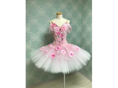 ピンクのお花モチーフのバレエ衣装