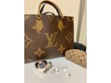 茅ヶ崎 寒川 湘南 高価買取 ! シャネル ロレックス ヴィトン ブランド品・金 プラチナ・腕 時計・チケット 金券 回数券 その場で 現金買取 ! 大黒屋 茅ヶ崎エメロード店 金券ショップ 携帯 スマホ ゲーム機 リサイクルショップ