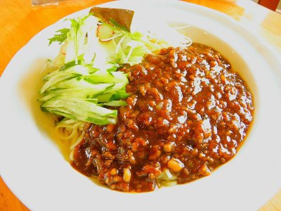  シャキシャキ生野菜のジャージャー麺