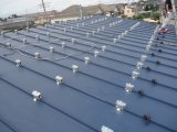 嵌合（かんごう）式立平葺屋根の太陽光発電工事（１）
