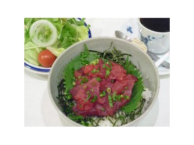 築地より直送本日は中おち丼セット