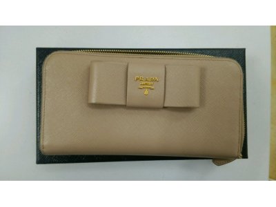 プラダ財布買取しました。質岡崎質屋岡崎市貴金属ジュエリー金プラチナダイヤモンド時計ロレックスオメガブランドバックルイヴィトンシャネルエルメス携帯スマートフォン商品券株主優待券図書カードクオカードのお買取は地域No.1安心高価買取&質の大黒屋質岡崎店にお任せ下さい。