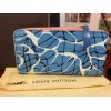 ☆☆☆Merry　Christmas☆☆☆　【LOUIS　VUITTON　M56233　ジッピーウォレット　アクアパターン】高価買取させて頂きました!!　クリスマスっぽい商品かな…と個人的には思っています。2016年のクルーズラインのお品物。生産数は通常のモノグラムやダミエのジッピーウォレットに比べると非常に少ないですね。　レア度も加味してもちろん高価買取です☆