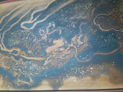 国貞寺の欄間に描かれる龍の墨絵（新田俊純「猫絵の殿様」筆）