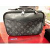 ♪メンズバッグも高価買取♪　【LOUIS VUITTON　ルイ・ヴィトン　M42906　モノグラム・エクリプス　バムバッグ　ショルダー　ボディバッグ　ウエストバッグ】高価買取させて頂きました!!　横須賀・三浦地域で地域No.1の買取店は久里浜の大黒屋でございます(^-^)!!　是非、当店の買取高をご覧ください♪　業界歴10年以上のトップバイヤーが常駐の珍しい買取店です。アルバイト・パートさんが査定したり…写真を撮って遠隔査定するようなお店様とは違いますので、地域の皆様にご好評を頂き、リピート頂いてます。