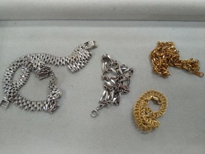 K18ネックレス買取しました。質岡崎質屋岡崎市貴金属ジュエリー金プラチナダイヤモンド時計ロレックスオメガブランドバックルイヴィトンシャネルエルメス携帯スマートフォン商品券株主優待券図書カードクオカードのお買取は地域No.1安心高価買取&質の大黒屋質岡崎店にお任せ下さい。