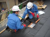 シャープ製太陽光施工中① 平瓦に住宅用太陽光発電を設置する場合