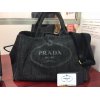 【PRADA　プラダ　B2642B　カナパトート　ショルダーストラップ付　２ＷＡＹ　ギャランティ付　ブラックデニム】お買取させていただきました!!　まだまだ人気のカナパトート　各種　各サイズ　各色　問わず高価買取させていただきます。　地域No.1の買取高!!　お客様満足度No.1!!　オレンジの看板の大黒屋を是非ご利用下さいませ。