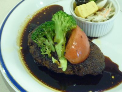 カフェケイアンドユウです。只今、席に余裕ございます。11月10日日曜日のランチメニュー詳細