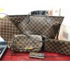 ♪お盆期間も高価買取♪　【LOUIS VUITTON ルイ・ヴィトン ネヴァーフルMM フェイボリットPM ジッピーウォレット キーケース】高価買取させて頂きました!!　お客様が大黒屋 京急久里浜駅前店を選ぶのには”ワケ”があります(^-^)!!　経験豊富なプロの買取鑑定査定士が丁寧に対応させて頂きますので、初めてのお客様でも安心してご利用できます。もちろん買取金額はお任せください!!