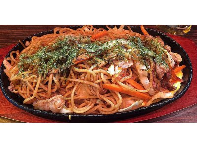 本日26日（木）は17：30より営業いたします。  『がっつりソース焼きそば（650円）』 ボリュームがあるので、夕飯・夜食としてもいけます！