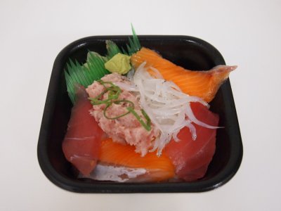 １０/１７(水) ◆白魚(しらうお)サーモンまぐろネギトロ丼◆