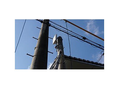 福岡市の西区今津で電柱に平面アンテナ取り付け工事です