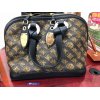 ♪売却の事ならなんでもご相談下さい!!貴方の街の大黒屋です♪　【LOUIS VUITTON ルイ・ヴィトン アルマ　モノグラムエクリプス　オンブレ　09-10コレクション　ハンドバッグ】高価買取させて頂きました!!　珍しい限定商品・コレクション・コラボ商品…もちろん高価買取です(^-^)　定番商品も…古いバッグも…ヴィンテージ商品も…カビが生えてても…青錆が出てても…ペンあとがあっても…大黒屋 京急久里浜駅前店なら安心の高額買取☆