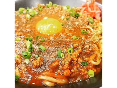 3月の木曜日限定メニュー「富士宮やきそば 挽き肉たっぷりカレーがけ」が爆誕！