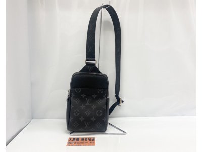 ルイヴィトンのアウトドア・スリングバッグ (M30741)を買取させていただきました♪