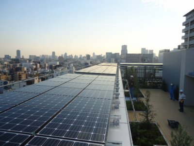 秋葉原の新築工事における14kW太陽光発電システム