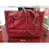 【CHANEL　シャネル　マトラッセステッチ　チェーンショルダーバッグ　レッド】お買取させて頂きました!!　30年ほど前のお品物ですが、シャネル人気の為、高価買取させていただきました!!　プロの査定を受けられるのは大黒屋　京急久里浜駅前店です(^-^)!!　是非ご利用ください!!