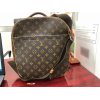 ☆ヴィンテージバッグも大黒屋が高価買取☆　【LOUIS VUITTON ルイ・ヴィトン　モノグラム M51132　パックオール・サックアド　ショルダーバッグ　中古品】高価買取させて頂きました!!　懐かしいバッグです。20年近く前のお品物ですが…当店は相場の見極めに長けた目利きの査定士がいますので”高値”でお買取が可能です☆　ご不要品は大黒屋 京急久里浜駅前店へ(^-^)