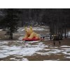 湯元スキー場に大きな熊さんが(すべり台・遊具です）。