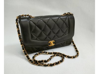 大黒屋 秦野店です。 3月5日(日) 本日も皆様のご来店、心よりお待ちしております! 【CHANEL シャネル マトラッセ ダイアナ 】 ブランドバッグ ・ブランド小物 中古品 買取強化中!!
