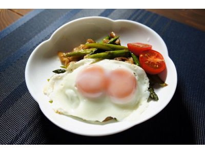 アスパラベーコン玉子のせ
