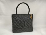 大黒屋 秦野店です。 4月23日(日) 本日も皆様のご来店、心よりお待ちしております! 【CHANEL シャネル 復刻トート】 ブランドバッグ ・ブランド時計 中古品 買取強化中!!