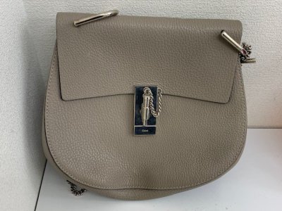 クロエ Chloe ショルダーバッグ お買取りさせて頂きました。 笑がおの湯 400円割引券を10枚セットで1100円にて販売中 金町北口店限定 通信販売、お取り置きご相談可能です。お電話下さい!