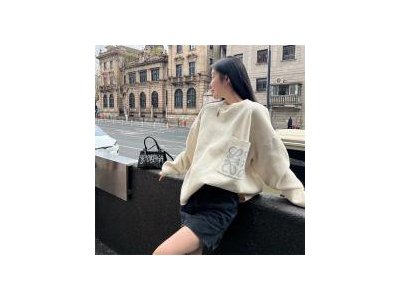 2024新作 LOEWE セーター アナグラム ロゴ ポケット ミニマル エレガント ロエベ
