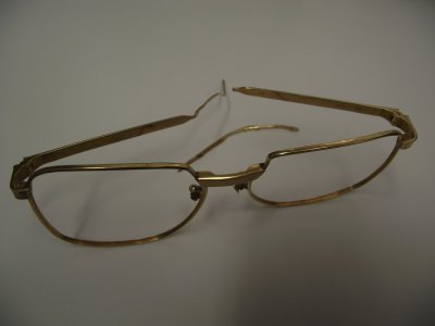 壊れた金縁メガネ、とっておいた金歯で、10万円超えに！！「チケット大黒屋」八千代店へ