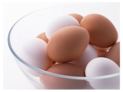 【白い卵と赤い卵　実は栄養価は同じでした】