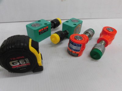こんな小さなジャッキ有るんだ★小型油圧シリンダージャッキ