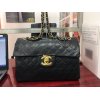 【CHANEL　シャネル　ラムスキン　デカマトラッセ　マトラッセ　チェーンショルダー　ゴールド金具　黒】お買取させて頂きました!!　シャネルは現行品から年代物　ヴィンテージ品まで高価買取!!　全国　世界にマーケットをもつ大黒屋だからできるワールドワイドな販売網を生かした高額買取!!　20年30年前のお品物が驚きの高額査定になることも多々あります!!　是非、プロの査定士のいる大黒屋　京急久里浜駅前店まで☆