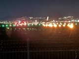 夜の千里川土手で飛行機の着陸を間近で見てきました。