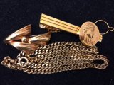 18金(K18) ネックレス、ネクタイピン、ブローチ お買取りさせて頂きました。 金価格高騰中です!
