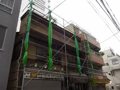 高円寺にて足場架設