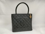 大黒屋 秦野店です。 2月28日（火） 本日も皆様のご来店、心よりお待ちしております！  【CHANEL シャネル 復刻トート】  ブランドバッグ ・ブランド小物 中古品 買取強化中！！