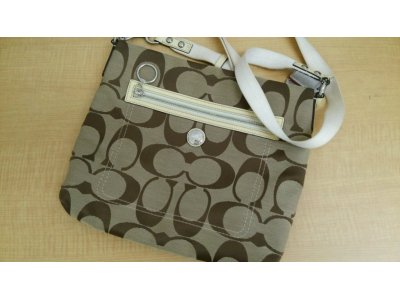 コーチショルダーバック買取しました。質岡崎質屋岡崎市貴金属ジュエリー金プラチナダイヤモンド時計ロレックスオメガブランドバックルイヴィトンシャネルエルメス携帯スマートフォン商品券株主優待券図書カードクオカードのお買取は地域No1安心高価買取&質の大黒屋質岡崎店にお任せ下さい。
