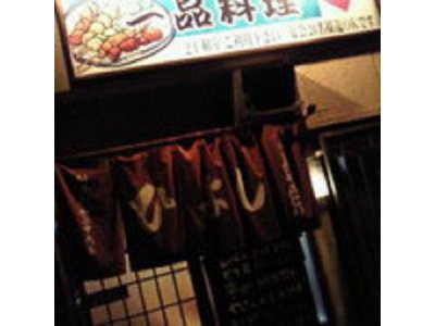 営業時間中の当店前です