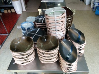 陶器の特価品が入荷中です！