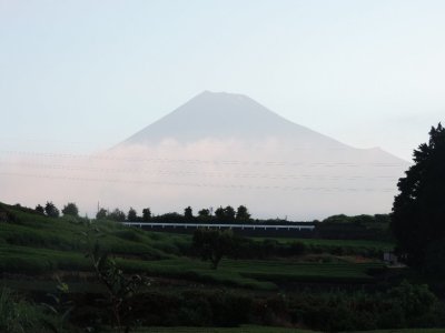 青空の広がる朝