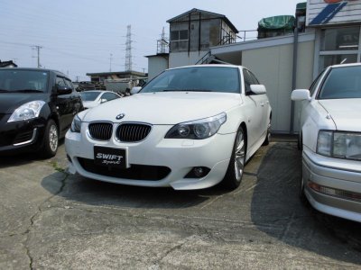 BMW 525i Mスポーツ　パールホワイト