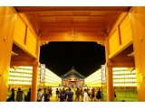 花火と提灯に酔いしれる。