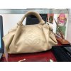 ☆スペインの人気ブランド高価買取☆　【LOEWE　ロエベ　ナッパアイレ　極上ナッパレザー　中古美品　ベージュ】高価買取させて頂きました!!　根強いファンが多いロエベ。　ナッパアイレやアマソナが有名ですね☆　ヴィトン・エルメス・シャネルはもちろんですが…その他のブランドも高価買取しております!!　目利きの買取査定士がしっかり査定致します。