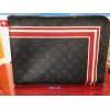 ♪3月START♪　【LOUIS VUITTON　ルイ・ヴィトン　M61679　ポシェット・ジュールGM　モノグラム・コバルト　クラッチバッグ】高価買取させて頂きました!!　メンズバッグももちろん高価買取(^-^)!!　ヴィトン製品は古くても問題なくお買取できます。安心・信頼のプロの買取鑑定査定士常駐の久里浜の大黒屋にお任せください♪