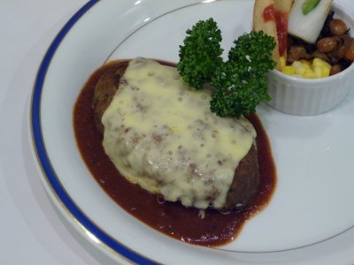 カフェケイアンドユウです。只今、ランチタイム17:00まで継続中、席にまだ余裕ございます。