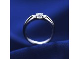 ダイヤモンドが最高に輝く婚約指輪【ヴィーナスグレア】