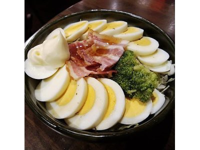 う~