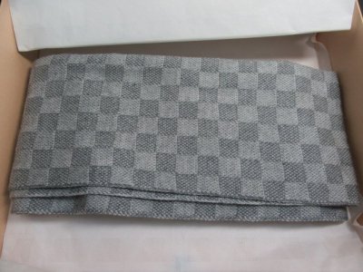 ヴィトンのマフラーをお買取りさせていただきました。