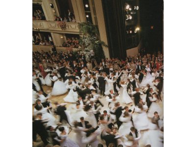 オペラ座舞踏会＝オーパンバルが開かれました。